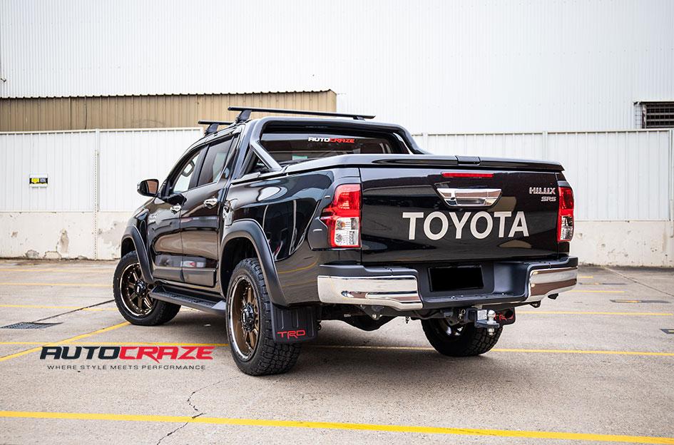 TOYOTA HILUX 4WD GD10 GLOSS BRONZE WITH GLOSS BLACK MILLED